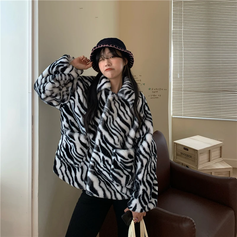 

Autumn And Winter Simple And Versatile Loose Zebra Pattern Plush Thick Short Coat Jacket